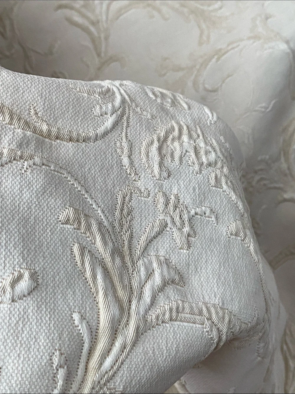 Yves Delorme Elegant Ivory Scalloped Embroidered Comforter